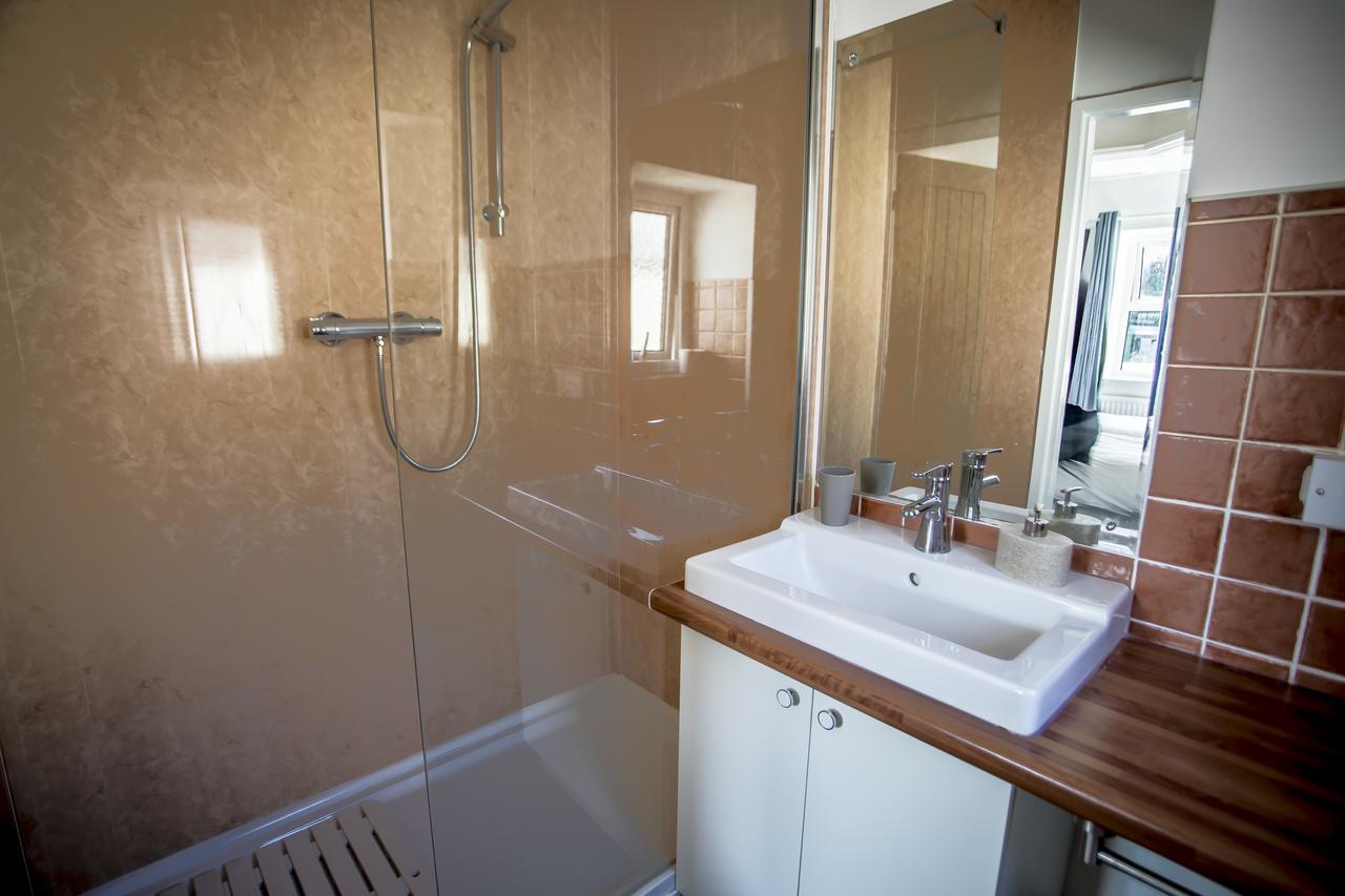 Waters Edge Holiday Apartments Benllech Exterior foto