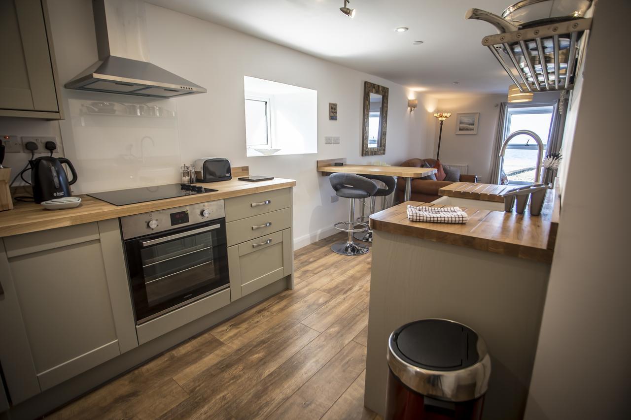 Waters Edge Holiday Apartments Benllech Exterior foto